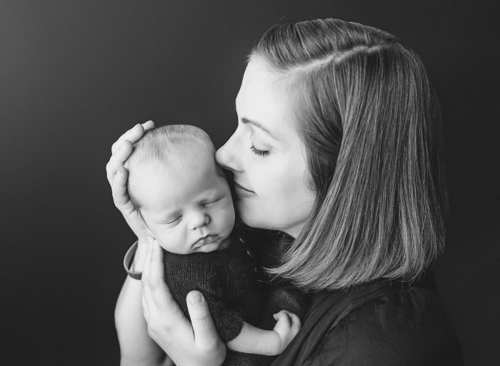 newborn baby photos with mom