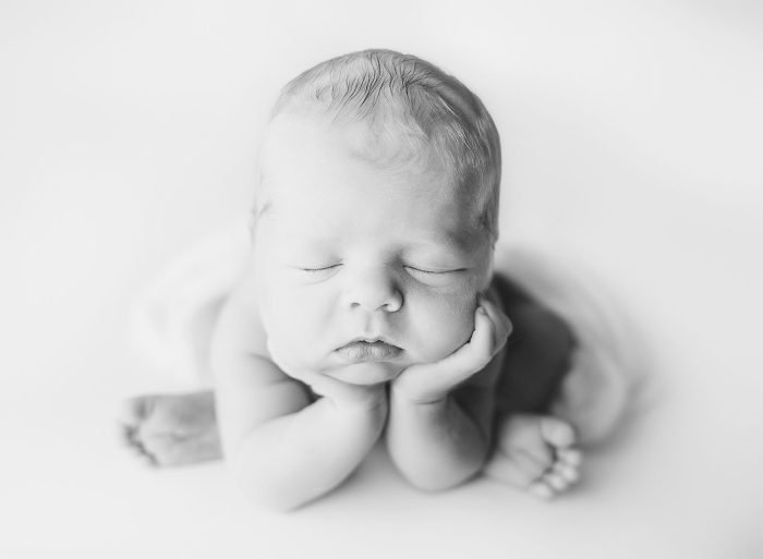 posed newborn photo shoot