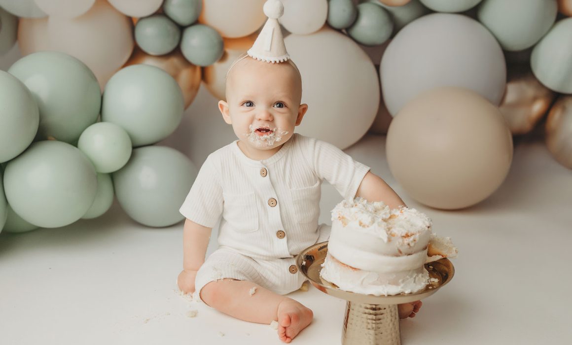 Lake Oswego cake smash photographer