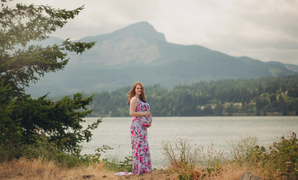 beaverton maternity photographer in the gorgeous Columbia Gorge.