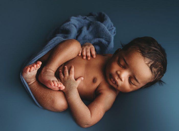 nyc newborn photographer apartment session