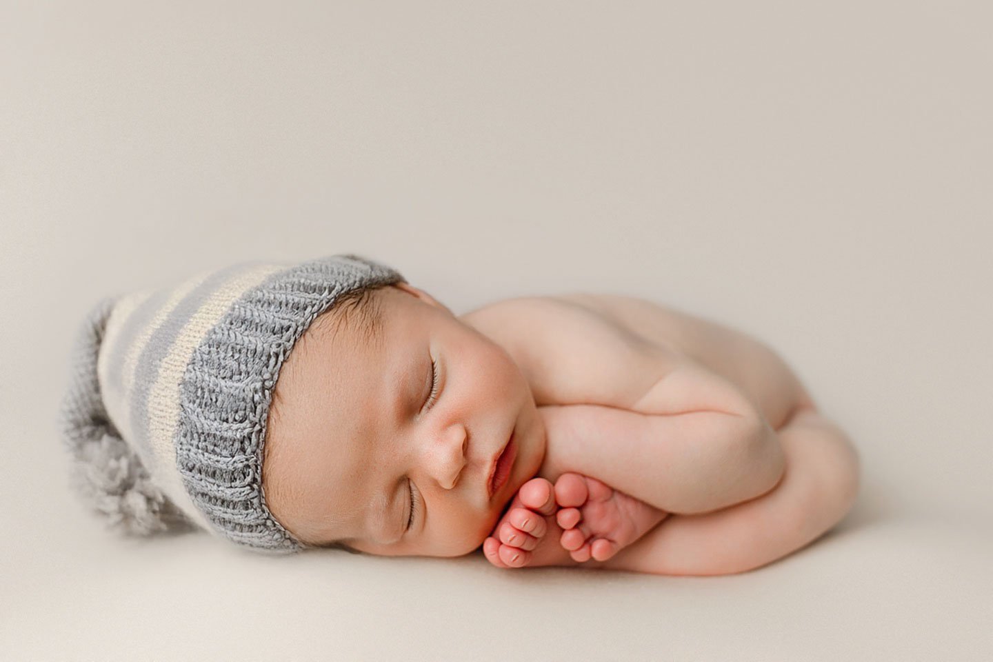 nyc newborn photographer traveling studio session